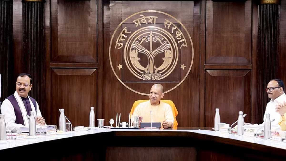 यूपी में नई तबादला नीति को हरी झंडी, सरकारी कर्मचारियों को भी मिली सौगात